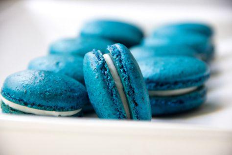 ItsFoodPics's tweet photo. Purple &amp; Blue Chocolate Macaroons! https://t.co/FWx2dKOTbe