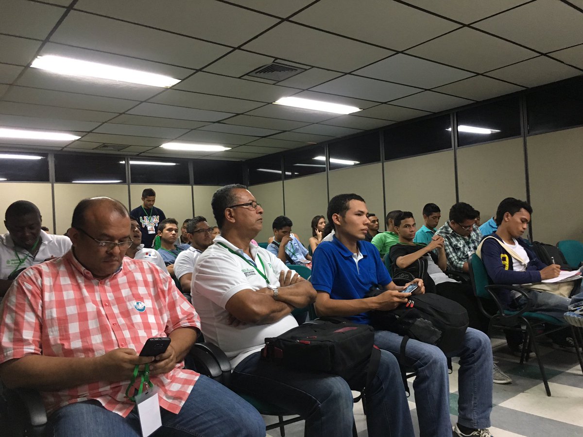 VivelabMonteria's tweet photo. Asistentes del @LIMAVFEST son Makers en potencia. #ViveMaker_Co @AppsCo @Ministerio_TIC https://t.co/lzy0yoLIqZ