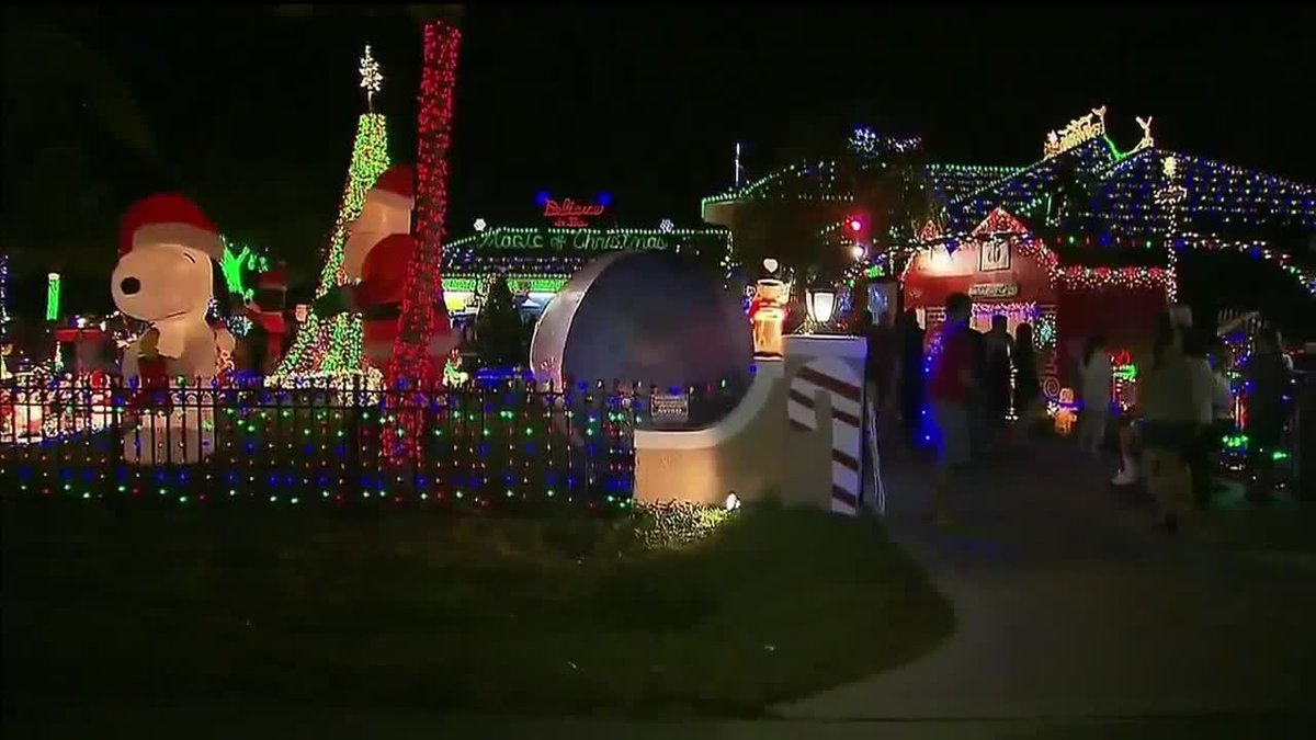 Plantation family gets to keep extravagant holiday display bit.ly/2eWzof2?utm_me… https://t.co/N80TLXDDyX