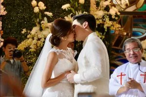 doi2312's tweet photo. happy friday ADN!! excited na tayo sa Honeymoon nila!!
#ALDUBHoneymoon https://t.co/JctQ2w2Arj