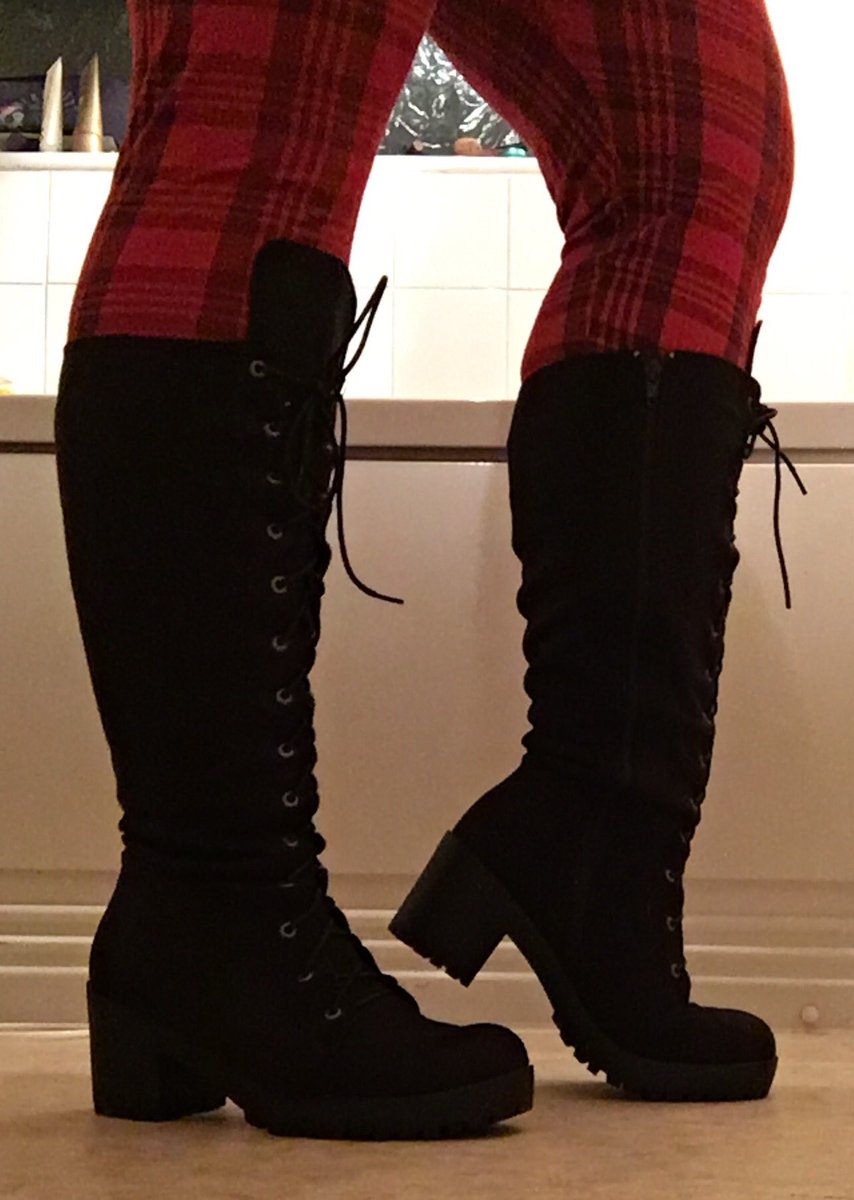 sidnie1999's tweet photo. Let just take a minute and appreciate these boots https://t.co/anhx1OGnYJ