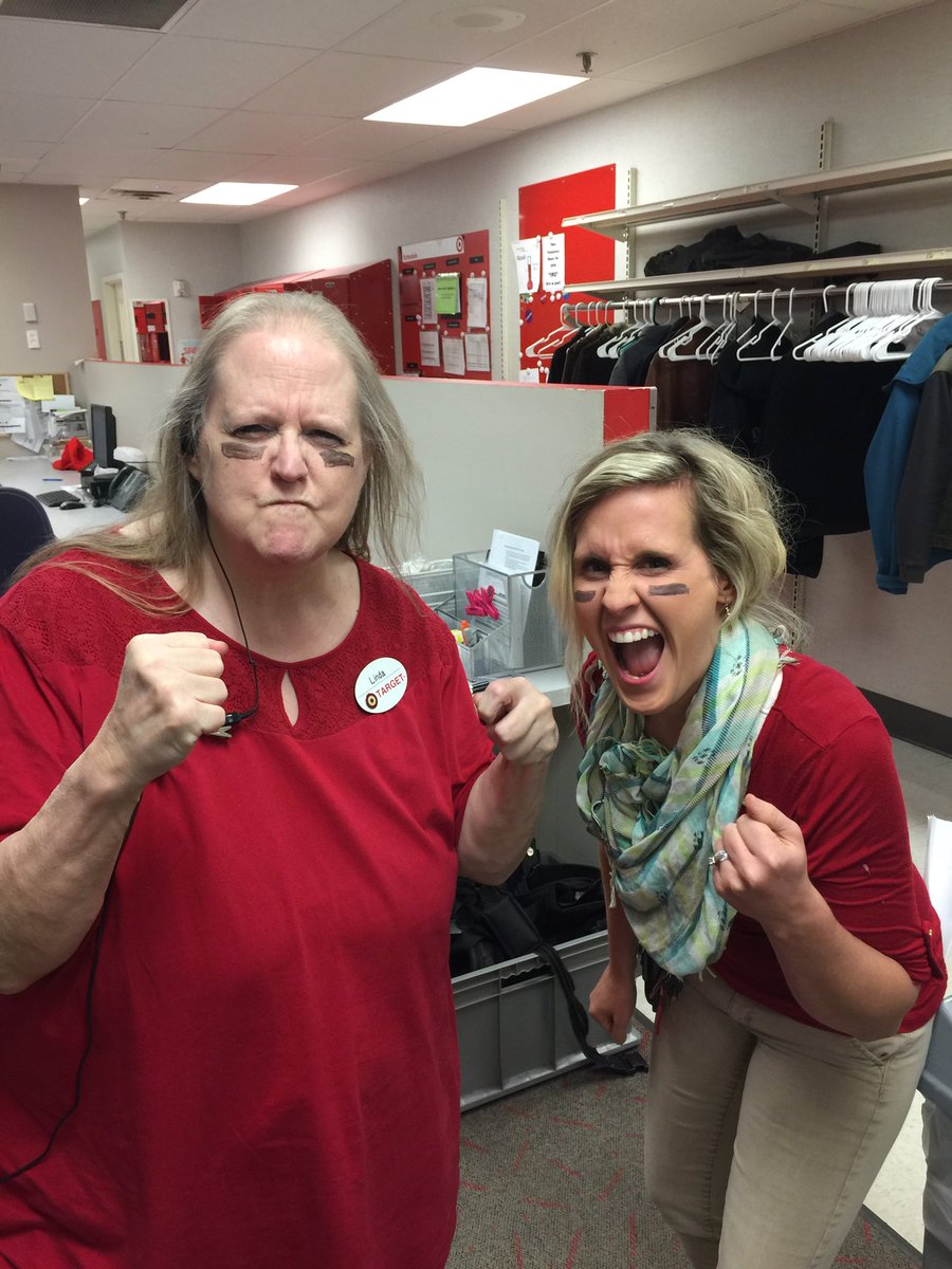 We are ready for our #REDcardrally tonight!! Can we get to get to gravy tonight?? #hopethiscomesoff <a href="/laren_john/">John Mac Laren</a> <a href="/BernadetTravis/">Bernadet Travis</a> <a href="/sph451/">Sarah Hagen</a>