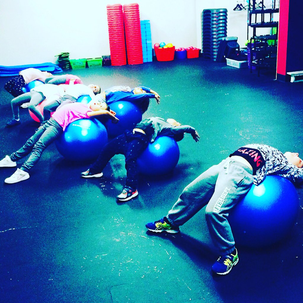 sport_mubo's tweet photo. Fitball time, that's the way we learn #fitball #fit&amp;well #muboenglish&amp;sports #mueveteya #kids 💪💪💪💪💪💪💪 https://t.co/42AITPKO5C