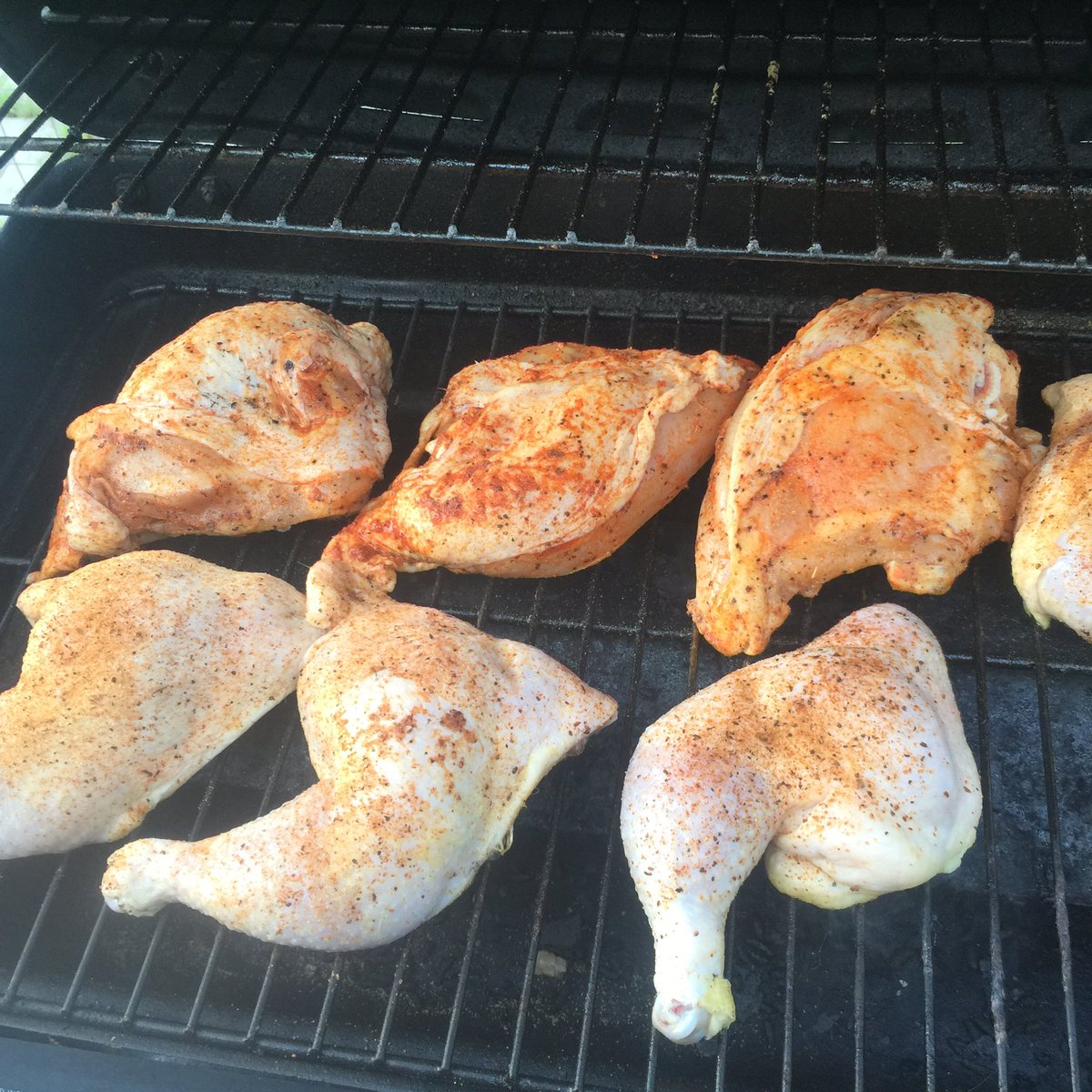 Jamesmayhall1's tweet photo. Home sweet home#thankful #eating good#family https://t.co/k3JzdsTqwv