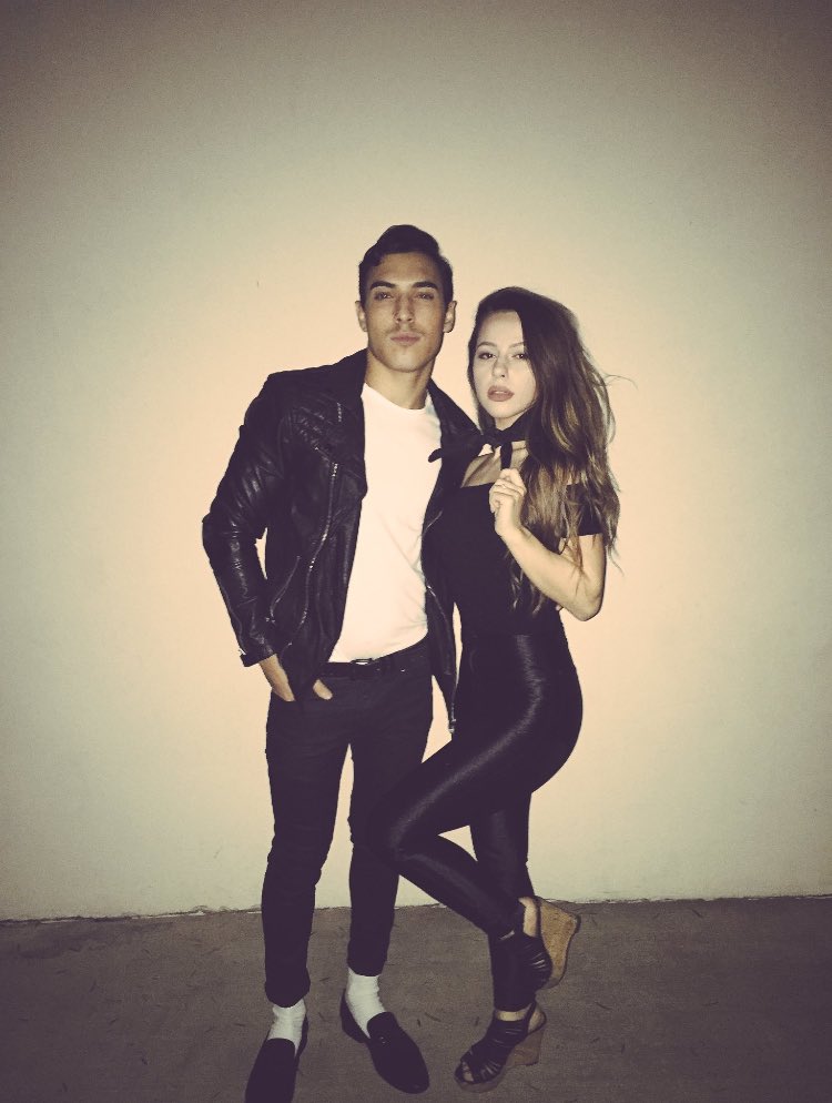 AlexMooreUpdate's tweet photo. Parents!!!! @gaberealmorales @IamAlexMoore Y'all looking flawless as usual!!! 😱😍❤️🙈😘 https://t.co/zdfrMVK0Fo
