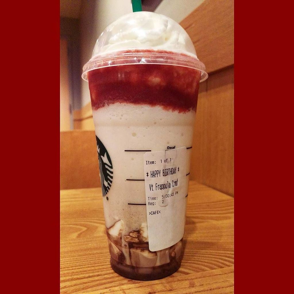 OphSoph's tweet photo. Happy Birthday (a day late) to me! #birthdayreward #Starbucks #frapula #frapuccino https://t.co/iGYGR1os1O https://t.co/8IIVwPnolk