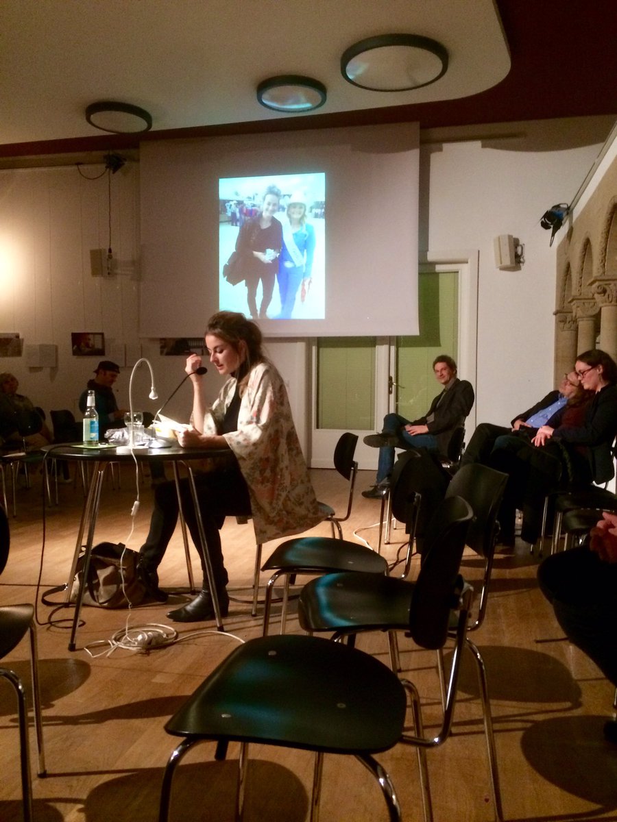 Poesierausch's tweet photo. Toll war's bei "Im Kopf von Teresa Präauer" im @LCB_Berlin. #TeresaPräauer #LineHoven #PaulJandl #Assoziationslesung https://t.co/s2RS3KYXGI