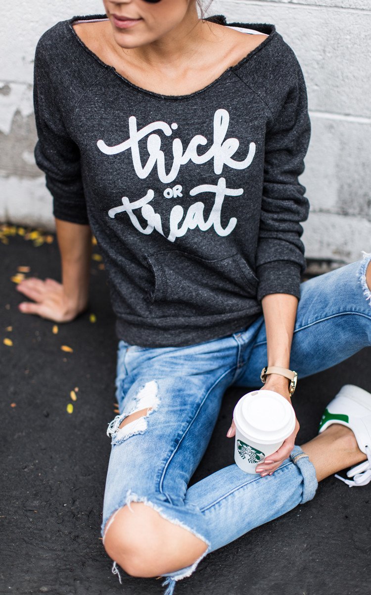 webeonpoint's tweet photo. TRICK OR TREAT ECO BLACK SWEATSHIRT
https://t.co/zwZjAxm53g
#halloween #sweaters #trickortreat https://t.co/yv0NyxEFpH
