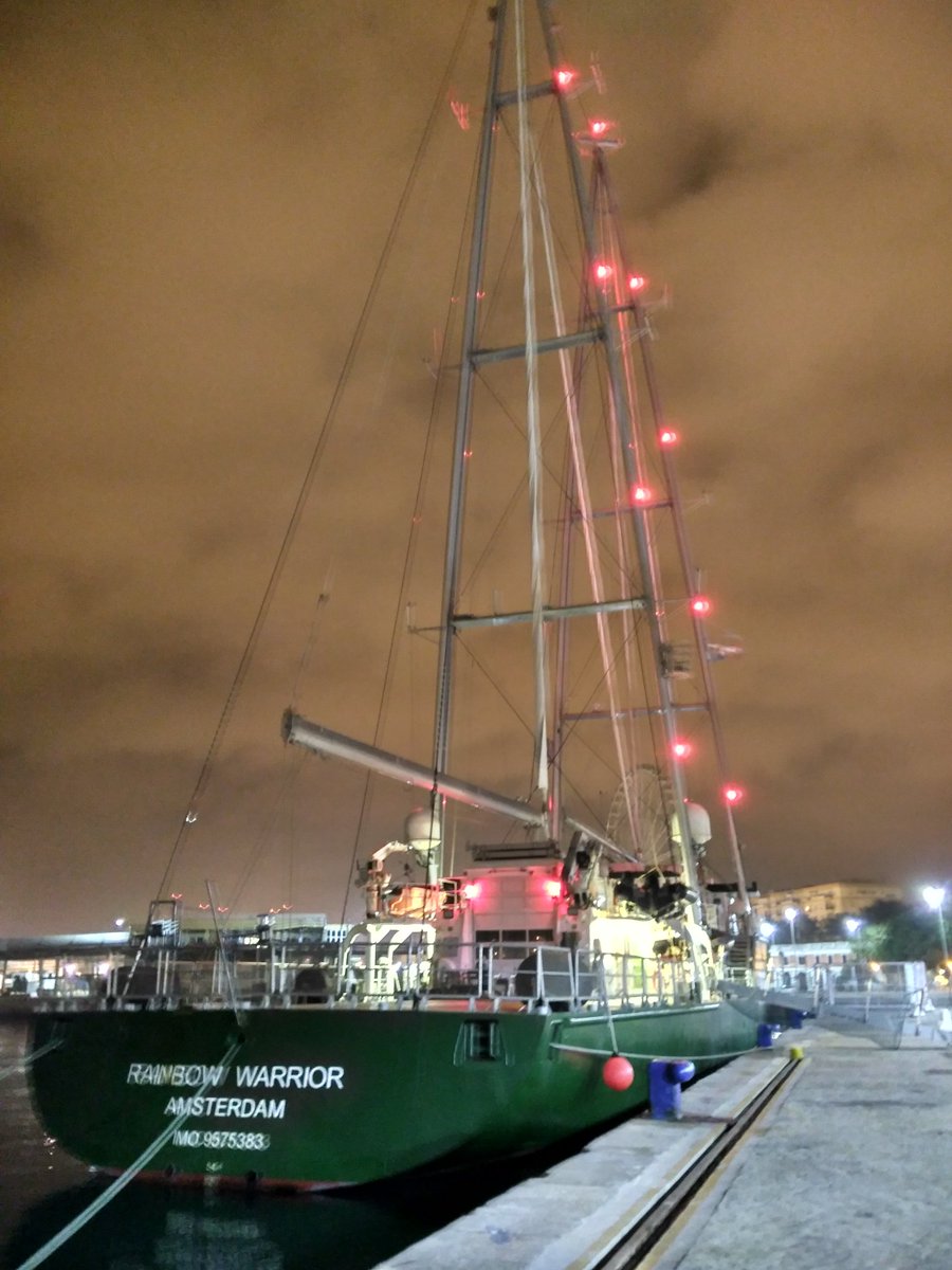 JoaquinAlonsoSP's tweet photo. He aqui el mejor barco de todos, @greenpeace_esp #greenpeace
Un lujo poderse hacer una foto con el. https://t.co/cCWsN6z6vS