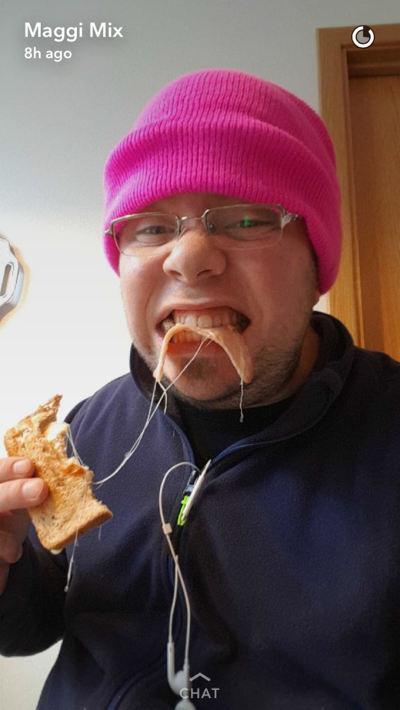 Þegar hann er sexý og kann að elda😍