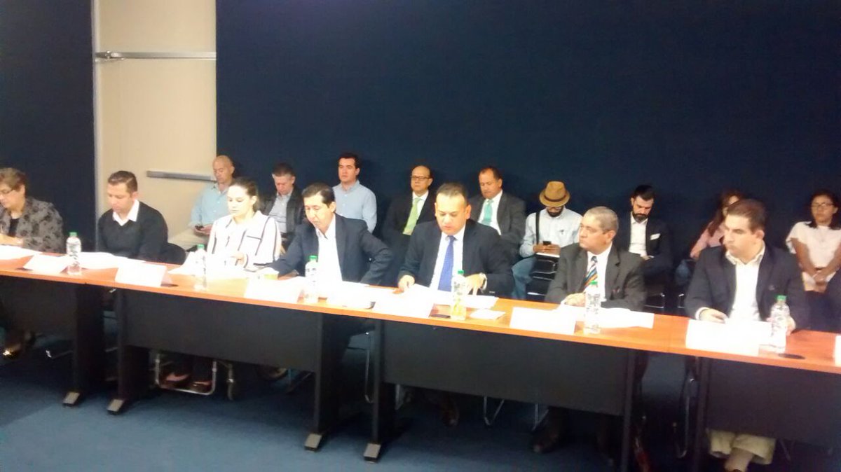 SEDECOPVer's tweet photo. En estos momentos @GerMancillaA preside la 1a. Sesión Ordinaria 2016 del Consejo Estatal de Mejora Regulatoria en #Xalapa https://t.co/WRBOLQd8YQ