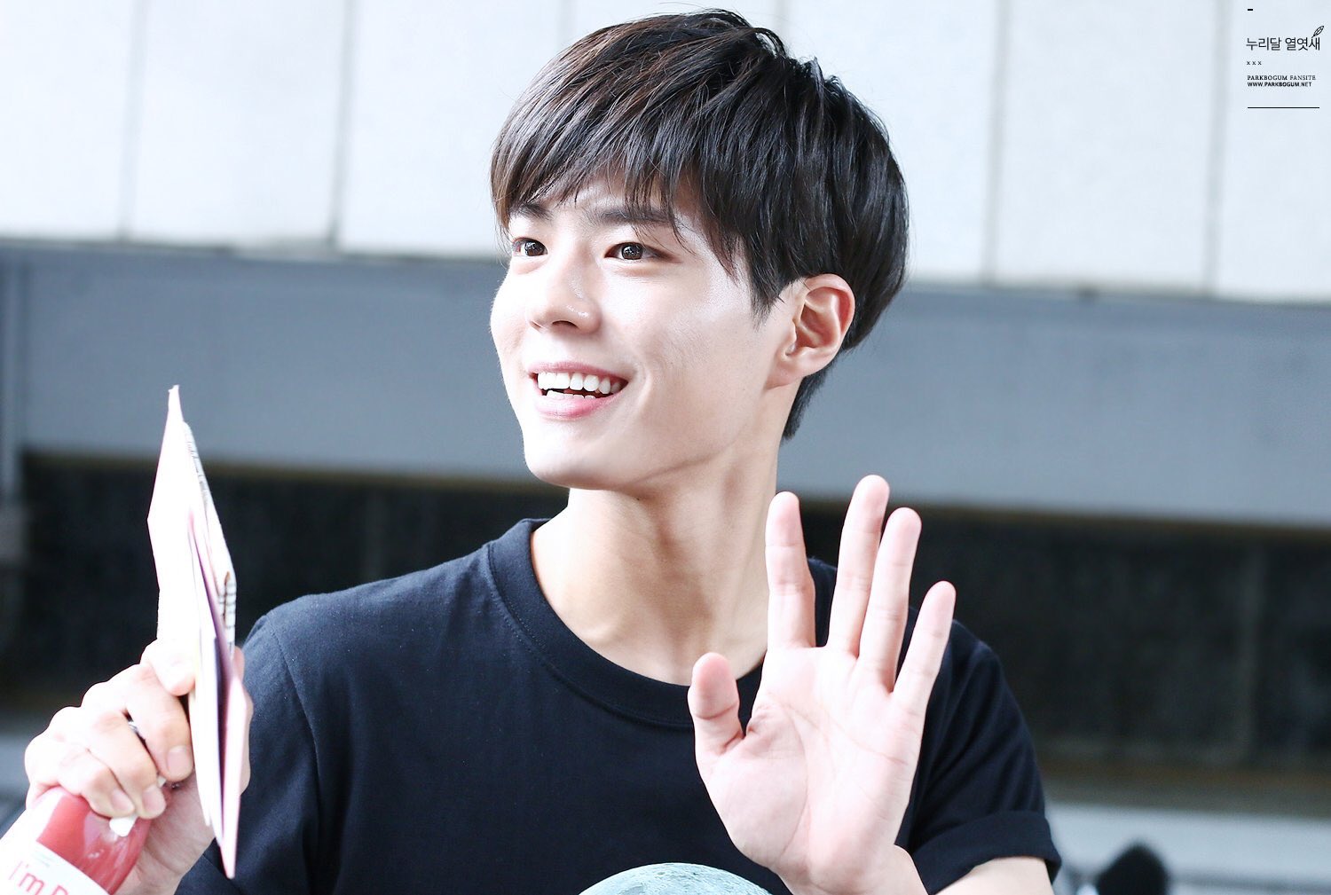 Rin 前髪上げて固めると大人っぽく 前髪パッツンだと幼く見える どんな髪型も似合っちゃうんだけど この髪型は自然で好き パクボゴム 박보검 T Co 6slh4daw3k Twitter