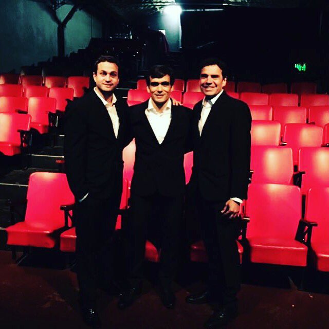 juane_deanton's tweet photo. A minutos del gran estreno; Hermandad en Nurburgring #TeatroLaMueca @ProduVision @coco_52035 @mudovazquez80 https://t.co/Ox3qYmXigk