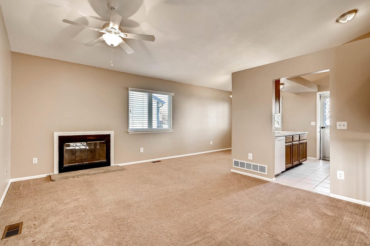 LymanHomesCO's tweet photo. New listing hit the market this morning - opportunity for anyone looking to get into Tower Green at a great price!

https://t.co/FG6zZXPp18 https://t.co/izNJFPvLok