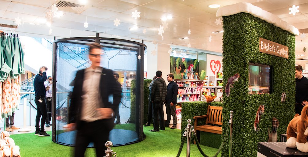 PrettyGreen's tweet photo. Here's how we brought #BusterTheBoxer to life at @johnlewisretail Oxford Street: https://t.co/l6JJWCR68T #DrivingBrandFame #VR #Experiential https://t.co/6i8lNkyGlY