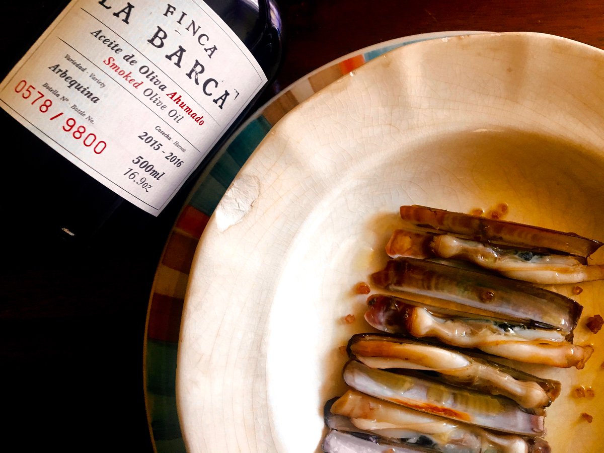 FincaLaBarca1's tweet photo. Today for lunch some simple but #delicious #razorshell with #smoky #salt and our #Smoked #OliveOil #FincaLaBarca, who want some? https://t.co/REEt1esjUY
