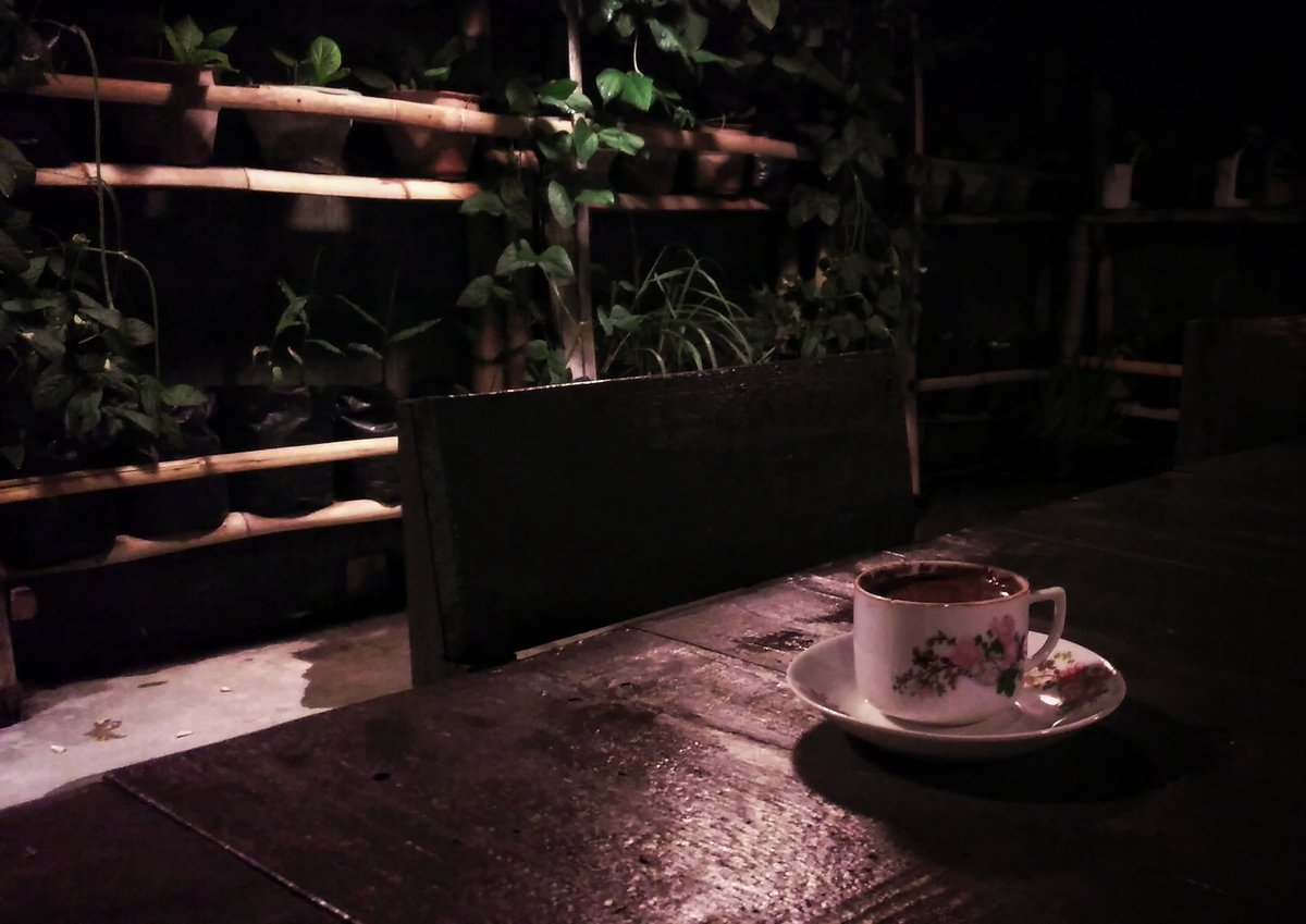 antok_biru's tweet photo. Secangkir #Kopi #Arabica hangatkan malamku [at] @klasikcafe59 #Jember https://t.co/TpJSIpJ6jU