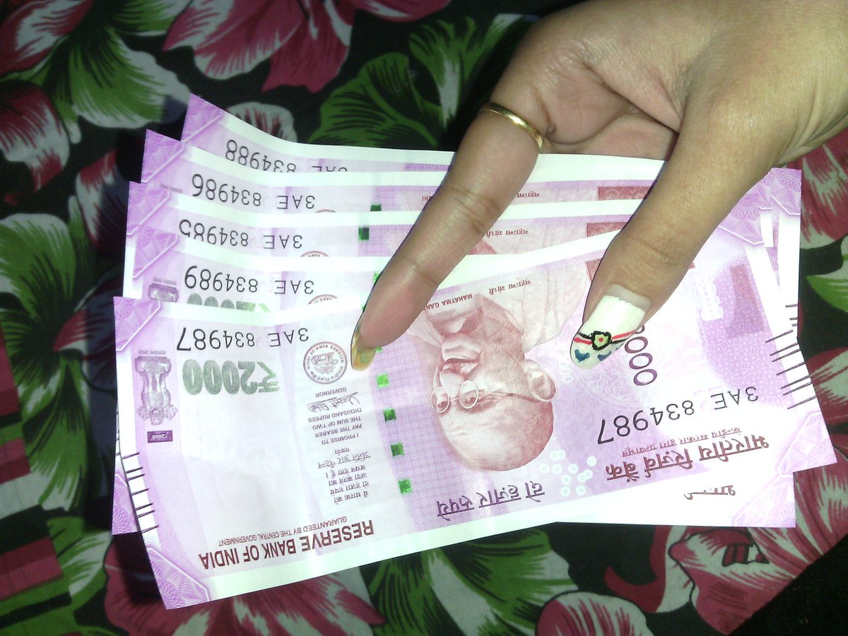 AngelBhardwaaj's tweet image. Ahhh finally Got 🙌🙌🙌 #NewNotes #2000 #CashCleanUp #ModiLogic 
Its soo girly 😳 loved d pink color😂