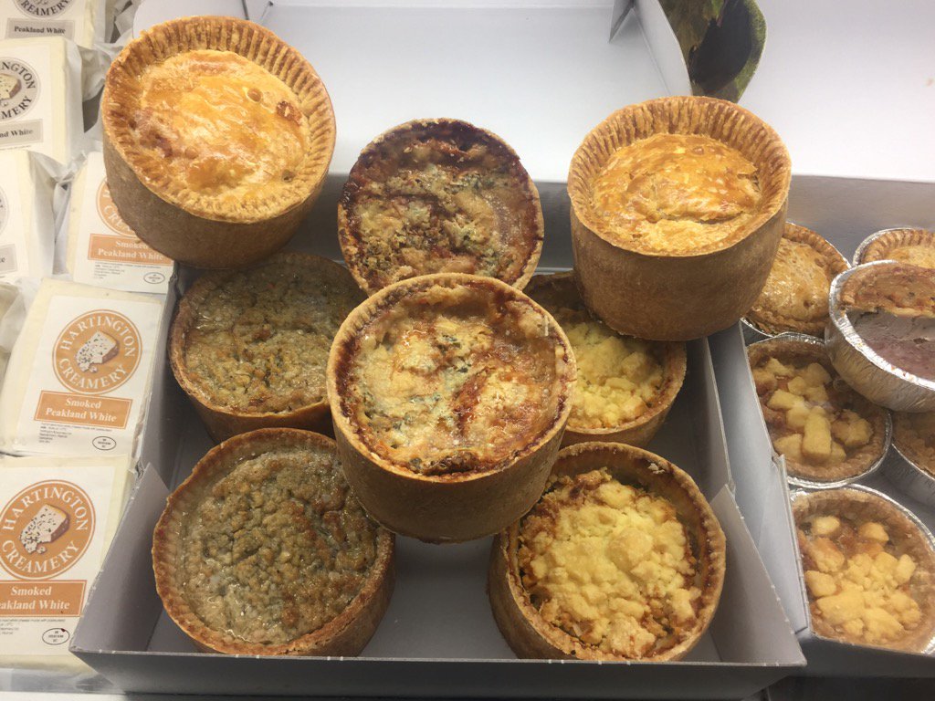 BubbleInnFarm's tweet photo. In today Stilton topped huntsman and plain pork pies in large and small sizes#bubbleinnfarm #farm https://t.co/QSW77xFtA6