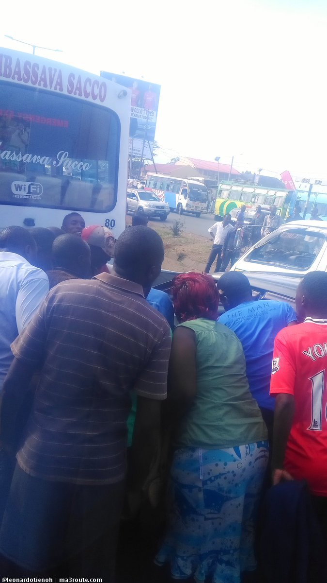 Ma3Route's tweet image. 15:55 Approach with caution: Accident along #JogooRd involving #Embassava NAD personal car   via @leonardotienoh