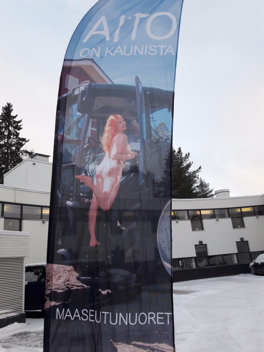 KoivulaJukka's tweet photo. #Agraari-#Suomi on voimissaan Etelä-#Pohjanmaa:lla. #maaseutunuoret #Seinäjoki #alastonmalli #alasti #maatalous https://t.co/5KyuHP5K0p