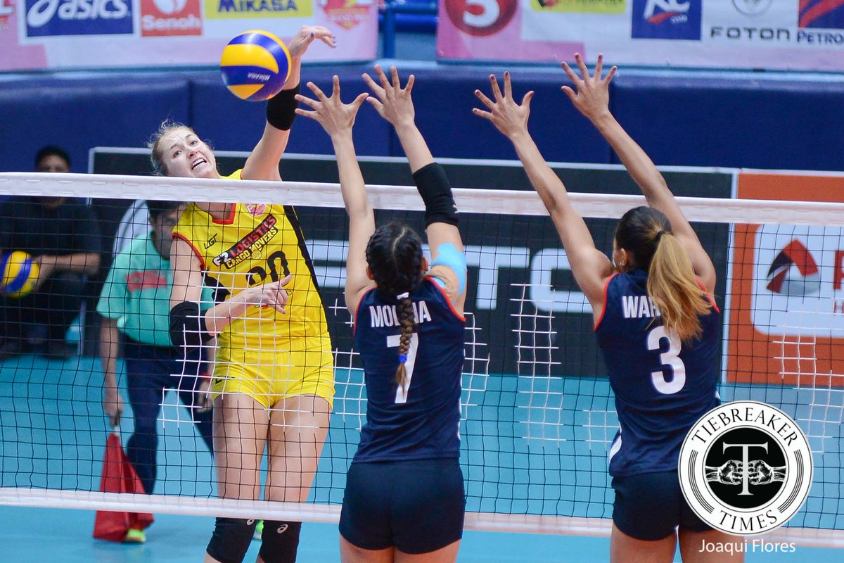 tiebreakertimes's tweet photo. #PSLGrandPrix #StrongerTogetherPSL IN PHOTOS: @Petron_Corp vs. @F2LogisticsCM. Full album >> https://t.co/z12CCu63Ne https://t.co/YKsYLueZiL