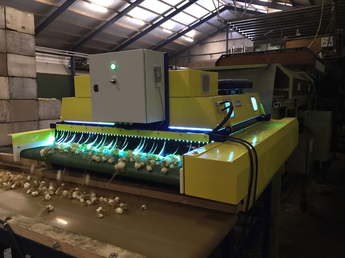 MildewStop's tweet photo. Cleanlight UV hood applied to clean flowerbulbs from virusses, fungi and bacteria:) #flowerbulbs #uvlight #cleanlight https://t.co/lT3tWuk0Uz