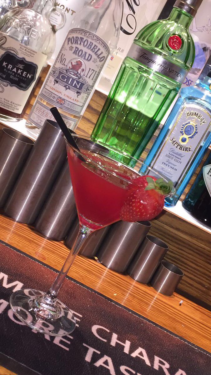 teamwhitebull's tweet photo. Join us for a cocktail or 3 this weekend? Leave the car and stay the night. #Gisburn #Countryside #TheWhiteBull https://t.co/lYpakrnQN7