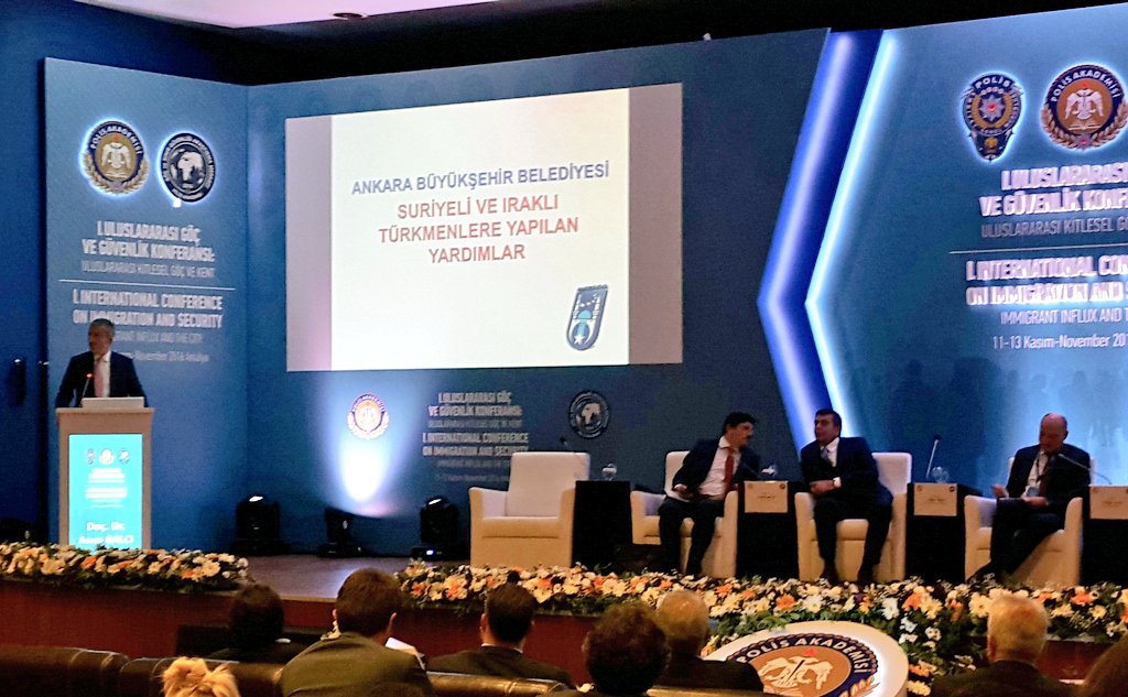 Kitlesel Göç ve Kent Konulu konuşmasında <a href="/asimbalci/">Prof. Dr. Asım Balcı</a> , Ankara'da ve sınır il, ilçelere yapılan yardımlardan hk bilgi veriyor <a href="/06melihgokcek/">İbrahim Melih Gökçek</a>