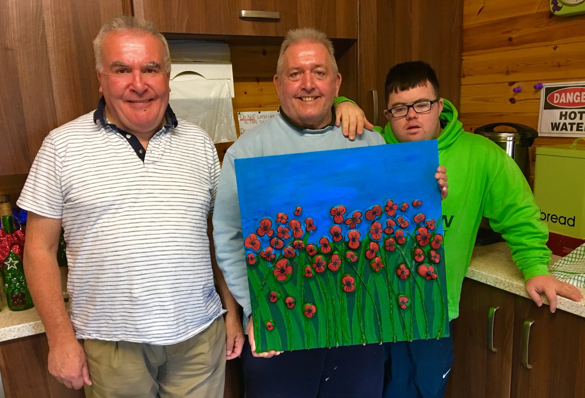 willow_project's tweet photo. Another masterpiece created by willow supporting #poppyday #wrye #MentalHealthAwarenessDay #greenspace #volenteers 🎖🎖🎖🎖 https://t.co/T1xPCIx5MT