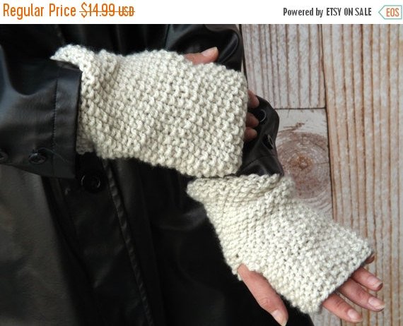 JTangledThreads's tweet image. Fingerless Gloves - White Knit Fingerless Mitts - T… tuppu.net/abcc5bee #JensTangledThreads #Jenstangledthreads