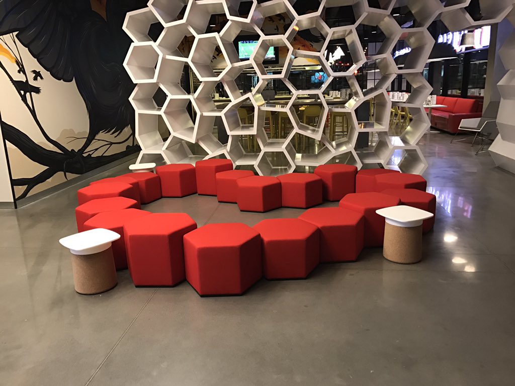 kjmotivation7's tweet photo. #redheart #invisionthis #thisred #radissonred @RadissonRed #Nightshift #lobbycreativesbeingcreative https://t.co/3P9tM6Ywu9
