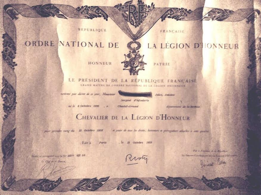 JulesC_69's tweet photo. #Armistice1918  
 Fière de mon Grand-père, de son courage
 Que sa médaille ait encore un sens
 HONNEUR à tous nos poilus https://t.co/79j79I5h0w