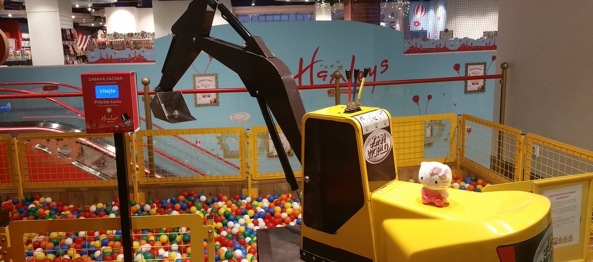 TheTravelKitty's tweet photo. Travel Kitty is having fun at what probably the best toy store ever! #Hanleys #HanleysCz https://t.co/G8hv8n7wpj