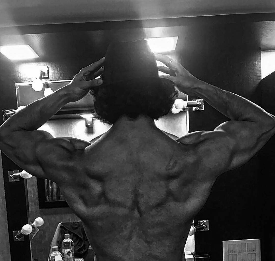 TigershroffLR's tweet photo. @Regrann_App from @tigerjackieshroff  -  #BackToWork #Sched2 #PuttingTheHatBackOn #MunnaMichael - #regrann https://t.co/HnFIc2ttpS