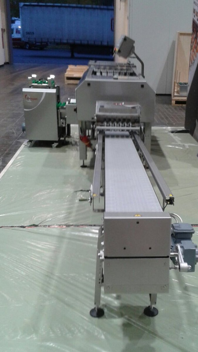 PrinzenBV's tweet image. Onze mensen zijn hard a/h werk voor de @EuroTier om de machine te op beurs neer te zetten, zin in!