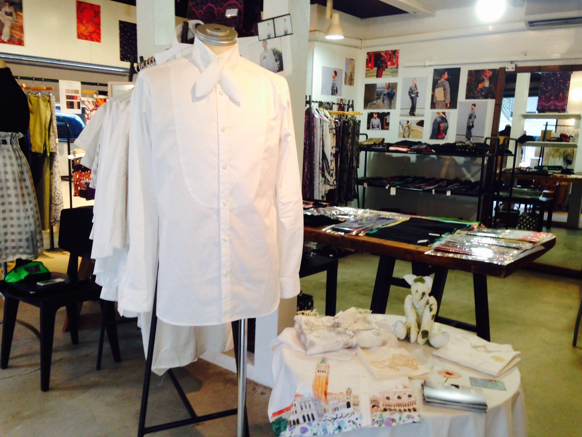 retar_info's tweet photo. CrossCollarShirts、衿の形はスクエア・ダイヤ・リーフの３つからお選びいただけます！男性も女性もシャツ一枚でしゃっきり着こなせますよ〜お楽しみに！ https://t.co/OJRR1o2pPk