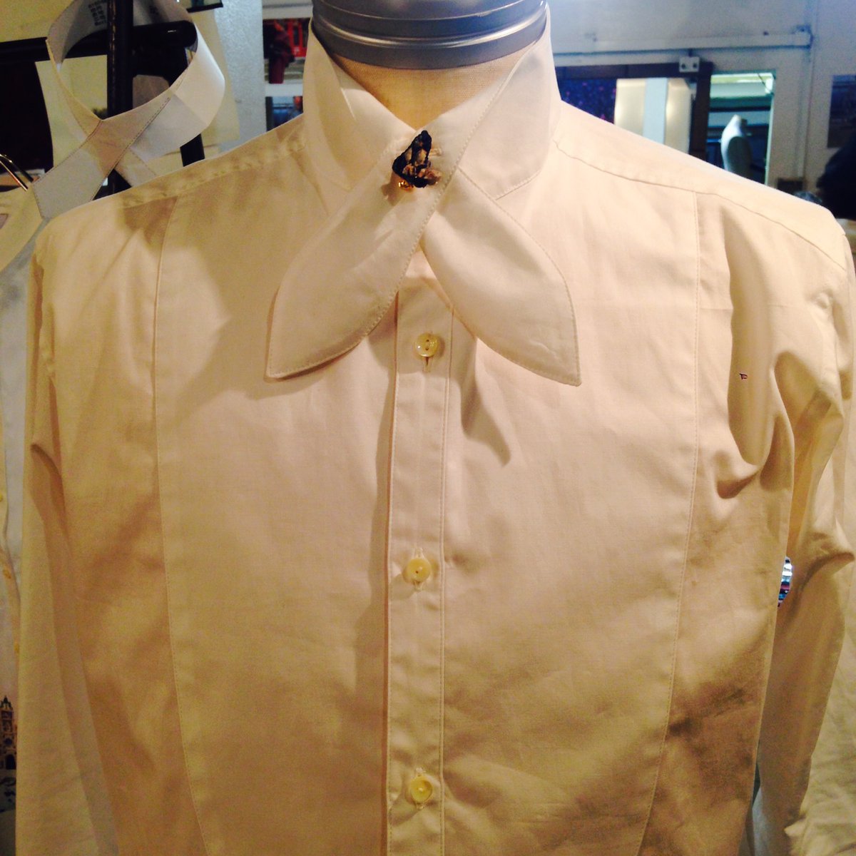 retar_info's tweet photo. CrossCollarShirts、衿の形はスクエア・ダイヤ・リーフの３つからお選びいただけます！男性も女性もシャツ一枚でしゃっきり着こなせますよ〜お楽しみに！ https://t.co/OJRR1o2pPk