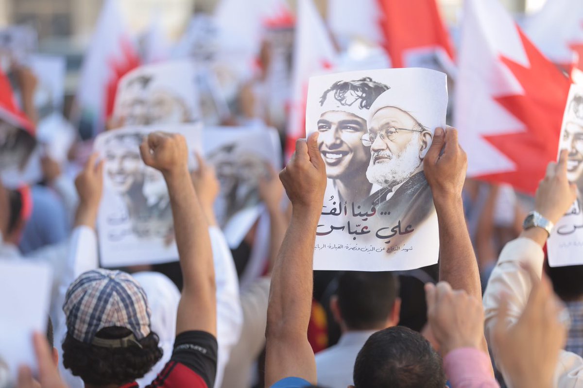 R14Feb's tweet photo. #الدراز | تظاهرة غاضبة أمام جامع الإمام الصادق (ع) تنديداً بمنع صلاة الجمعة ورفضاً للإستهداف الخليفي للمذهب الشيعي . https://t.co/Zj8EzB8VV2
