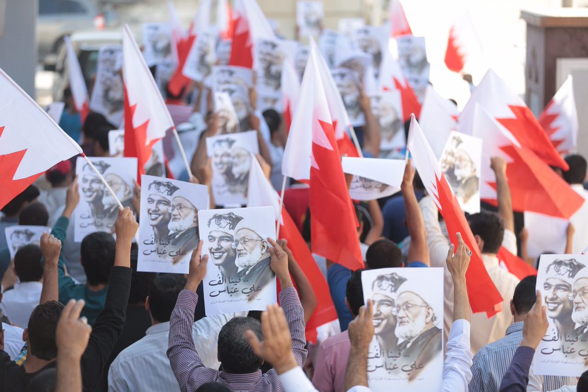 R14Feb's tweet photo. #الدراز | تظاهرة غاضبة أمام جامع الإمام الصادق (ع) تنديداً بمنع صلاة الجمعة ورفضاً للإستهداف الخليفي للمذهب الشيعي . https://t.co/Zj8EzB8VV2