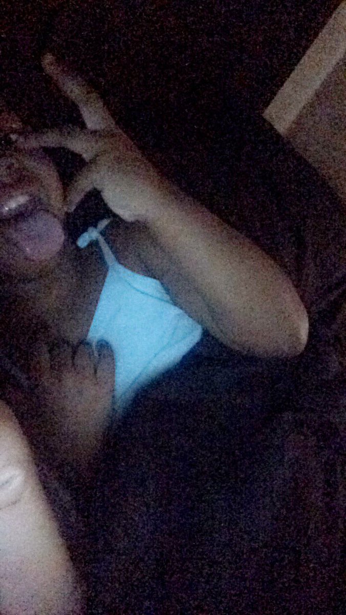 ___qns's tweet photo. She really be lit when I say something about her birthday ! #6MoreDays #SheStayLit #Big3 π https://t.co/84M5BsArVh