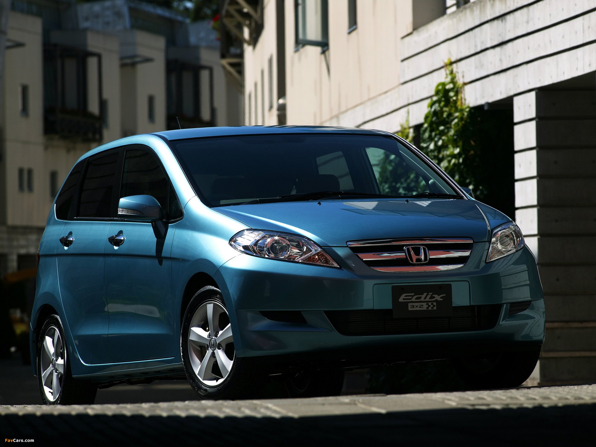 Honda History 車名の由来 ホンダ車篇no 17 04年に誕生 09年まで販売されていた 6人乗りの2列シートミニバン 3by2 エディックス Edix は 1人から6人まで楽しさを思い思いに編集 Edit することができる6人 Six 乗りミニバンという意味合い