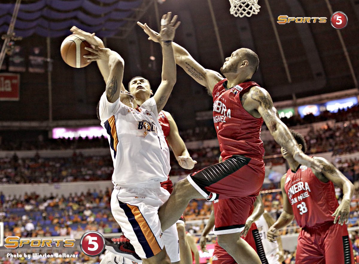 foto_geek's tweet photo. Cool to see @Ginebrakings @M3rcMyWords again &amp; give him a print of this photo. #pba @barangayginebra @BrgyKings looking good! #SolMercado https://t.co/IgODLgXXsf