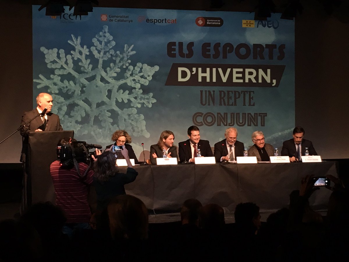 manualcaine's tweet photo. Presentación de la temporada ❄️ #LetsSnowBcn #UPFBSM  @fceh_cat @RFEDInv @GrupoAramon  muchas gracias @dianalarrahona https://t.co/wK0AmFzsId