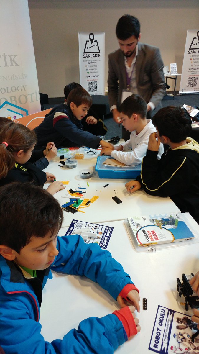 ielevcag_maker's tweet photo. Robot seti oyunlarımız @ielev @emrah1101 @merihbanu #ielevmaker #ielevdebugün https://t.co/LowBCEu64C