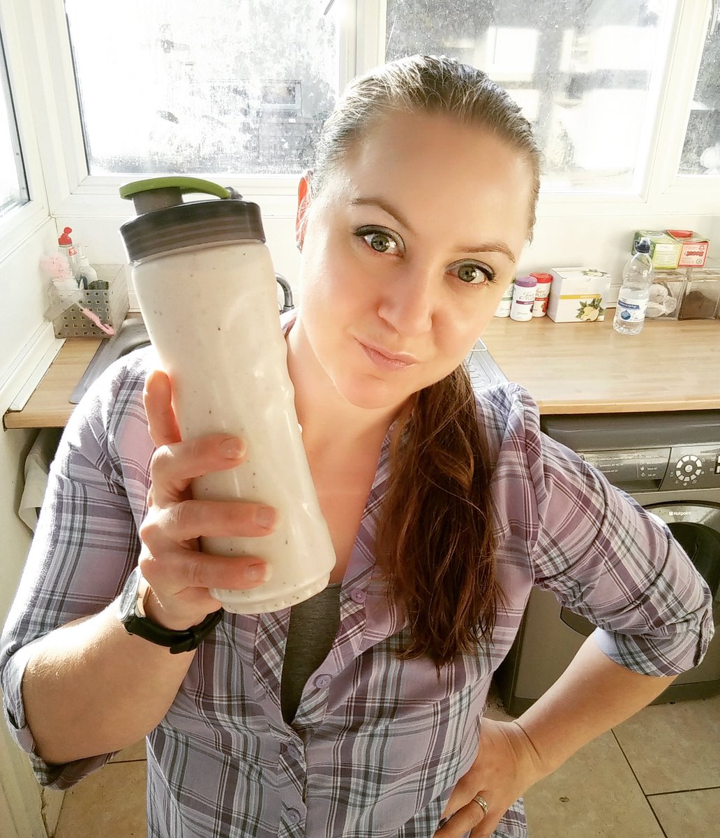 angel_incarnate's tweet image. Did you know mangoes can help regulate insulin levels? Frozen mango smoothie today! Yummy! I've got that #FridayFeeling 🍓🍏🍊 #CeCeProject 🍎🍇🍉