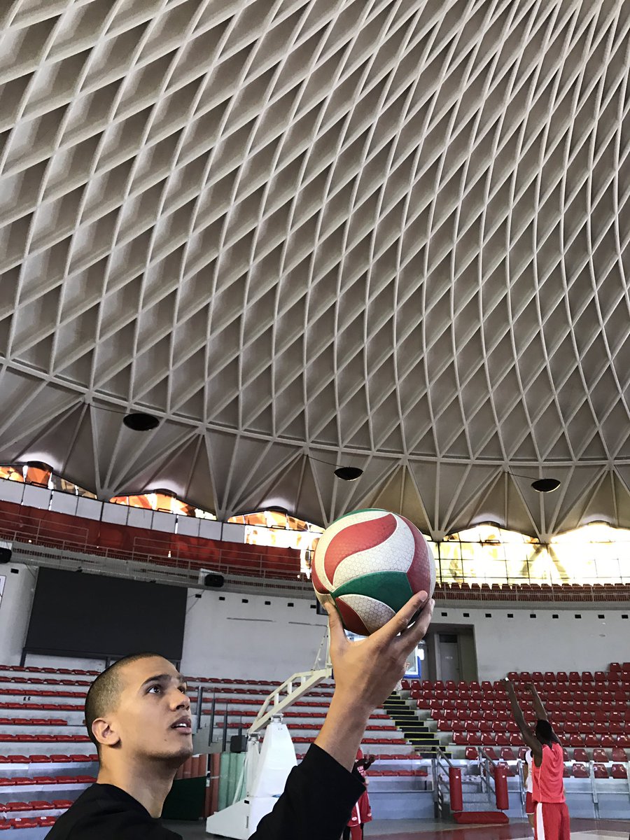 VirtusRoma's tweet photo. Breaking News! Lo storico pallone del Palazzetto è tornato sulla terra.
Grazie di tutto,amico #WeAreRoma @LNPSOCIAL https://t.co/mGtI9GScaI