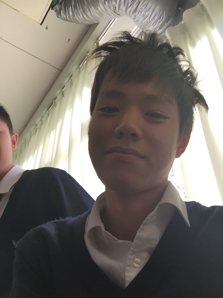 yotti0926's tweet photo. 今日の学校にすさまじい寝癖の奴おった。 https://t.co/WLMt7vDt91