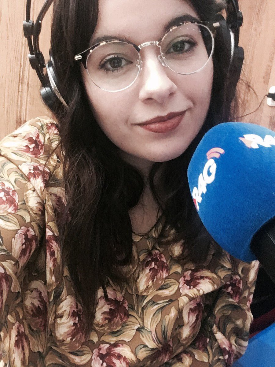 ¡Estas son las gafas nuevas de <a href="/Fizpireta/">Raquel</a>, tan criticadas en la redacción de <a href="/Radio_4g/">Radio 4G</a>! 👓❤️