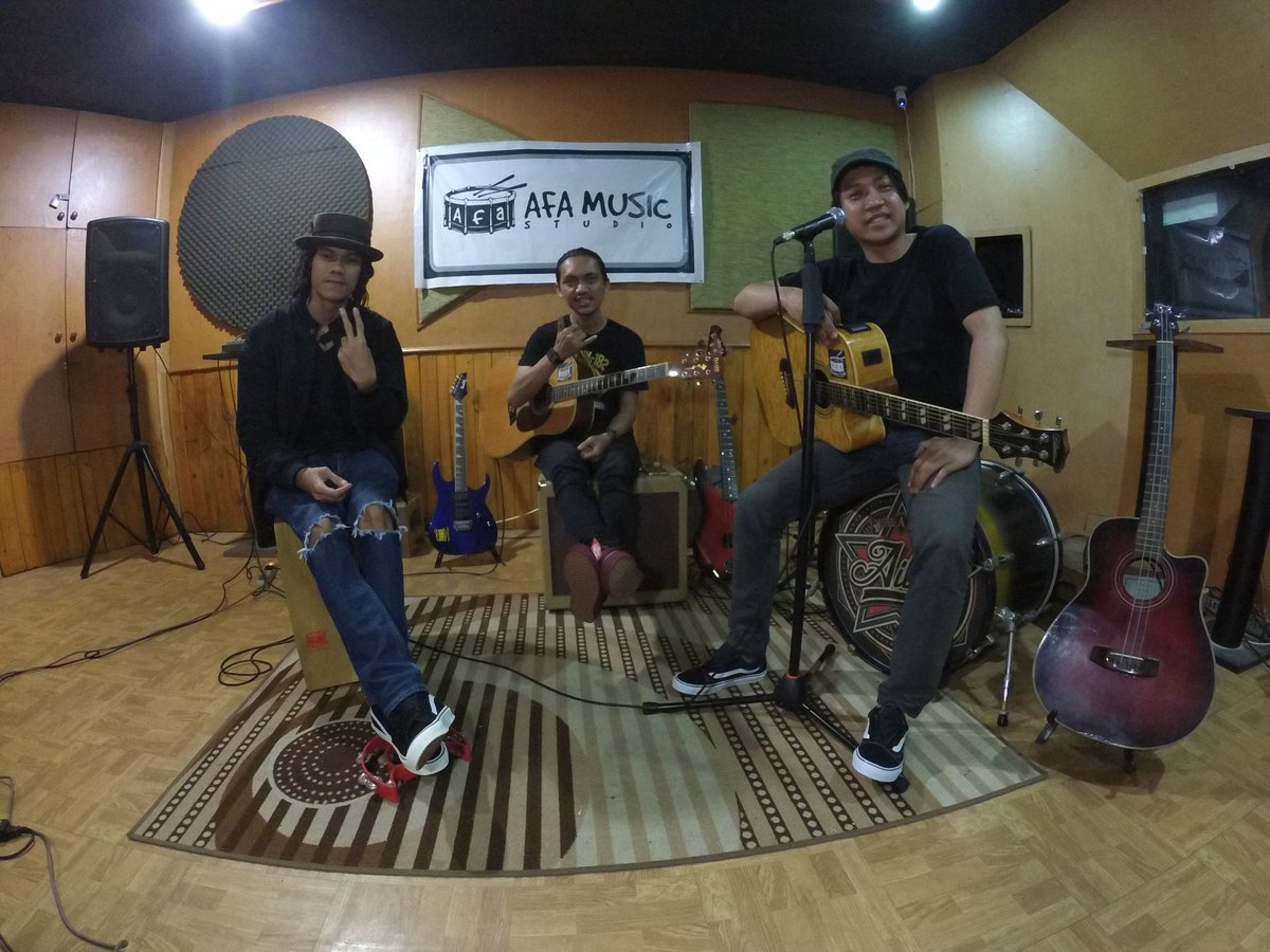 Live akustik <a href="/AfaMusicStudio/">AFA Music Studio</a> cc: <a href="/ailenmusic/">AILEN</a>